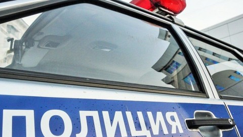 В Борзе сотрудники полиции установили подозреваемого в краже из салона автомобиля